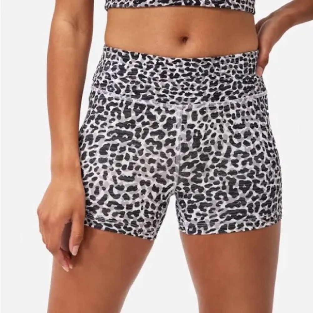 Outdoor voices fitted athletic shorts